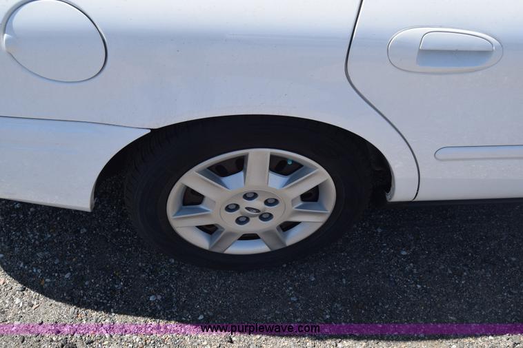 image for item L3809 2006 Ford Taurus SE