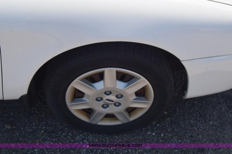 image for item L3809 2006 Ford Taurus SE