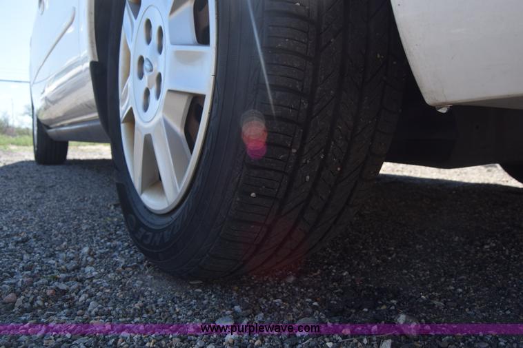 image for item L3809 2006 Ford Taurus SE