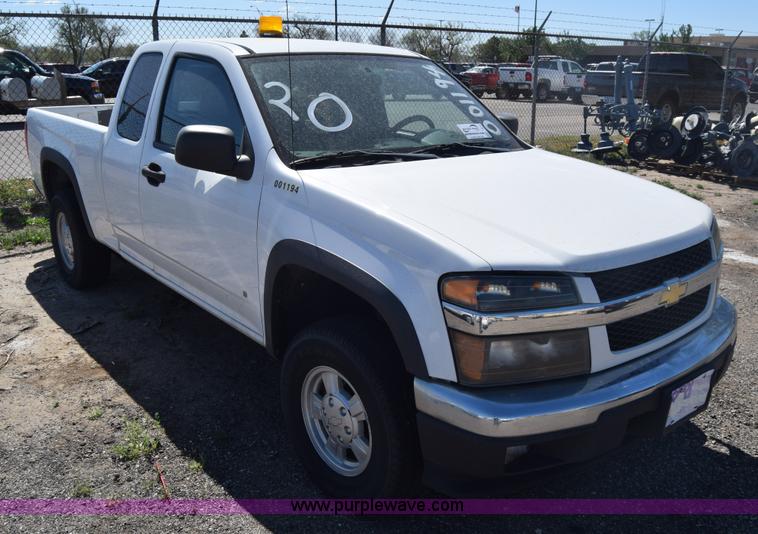 image for item L3810 2006 Chevrolet Colorado Ext. Cab pickup truck