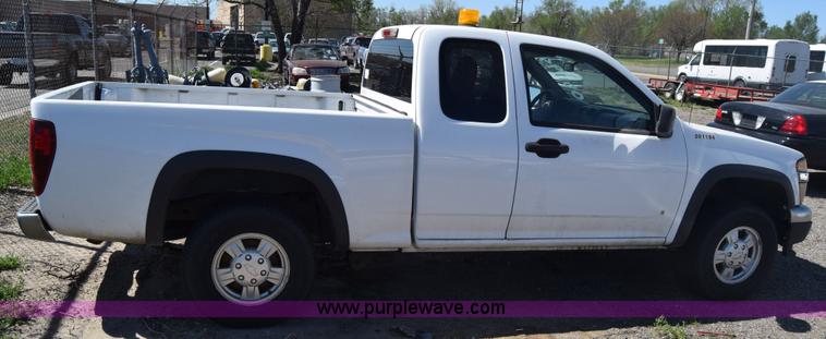 image for item L3810 2006 Chevrolet Colorado Ext. Cab pickup truck
