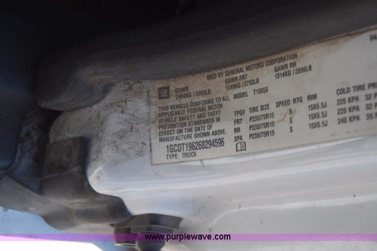 image for item L3810 2006 Chevrolet Colorado Ext. Cab pickup truck