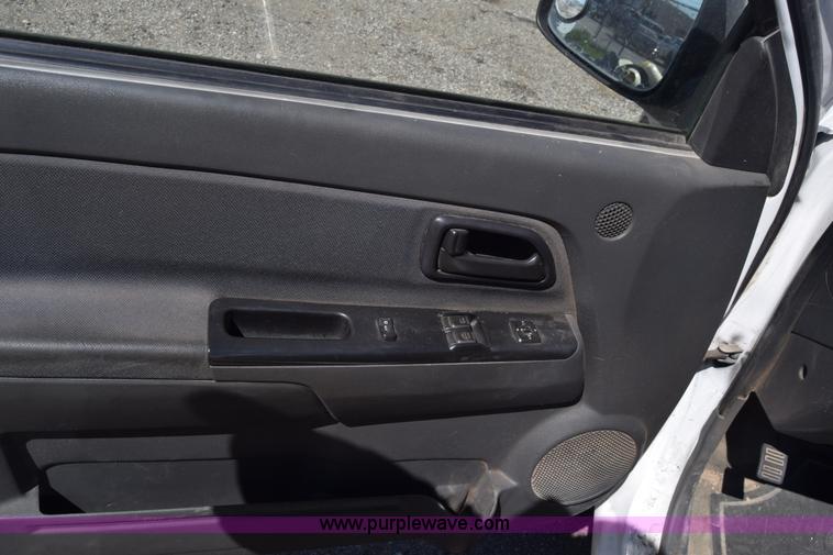 image for item L3810 2006 Chevrolet Colorado Ext. Cab pickup truck