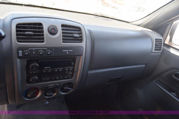 image for item L3810 2006 Chevrolet Colorado Ext. Cab pickup truck
