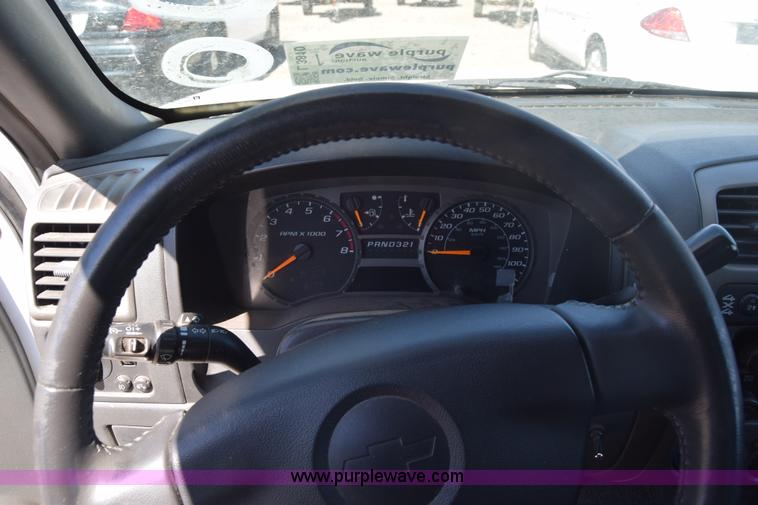 image for item L3810 2006 Chevrolet Colorado Ext. Cab pickup truck