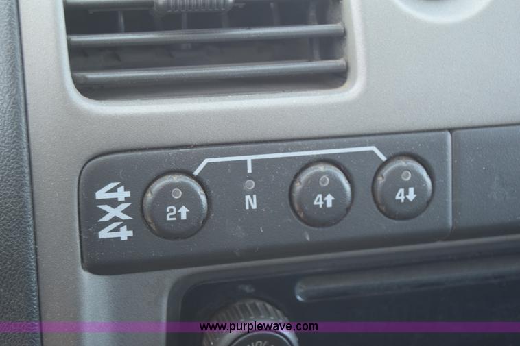 image for item L3810 2006 Chevrolet Colorado Ext. Cab pickup truck