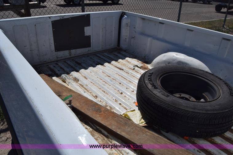 image for item L3810 2006 Chevrolet Colorado Ext. Cab pickup truck