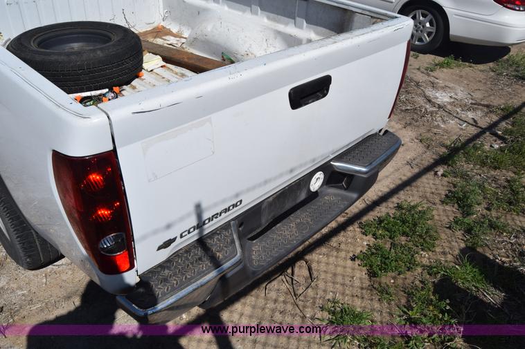 image for item L3810 2006 Chevrolet Colorado Ext. Cab pickup truck