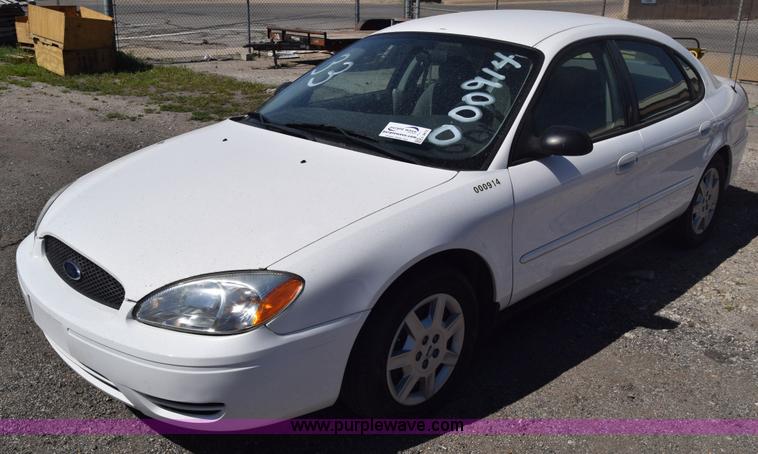 image for item L3812 2006 Ford Taurus SE