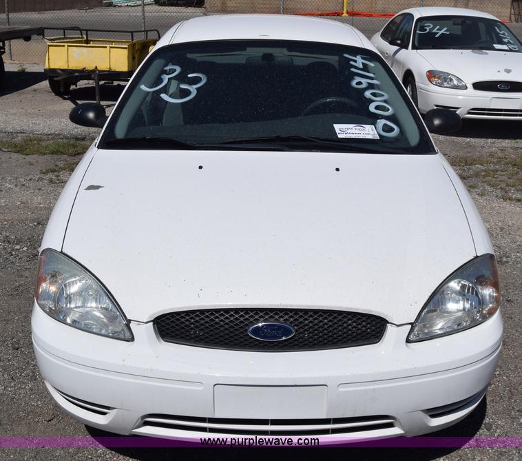 image for item L3812 2006 Ford Taurus SE