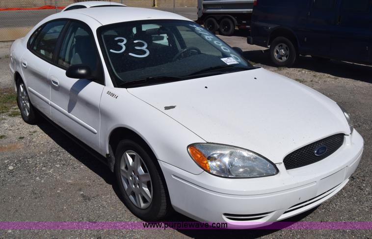 image for item L3812 2006 Ford Taurus SE