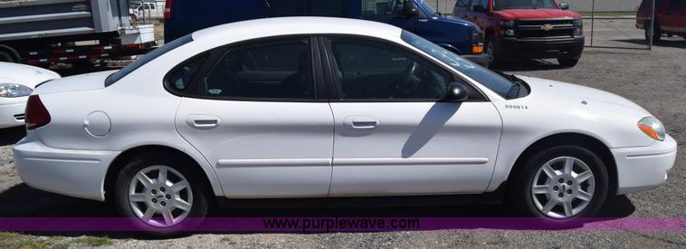 image for item L3812 2006 Ford Taurus SE