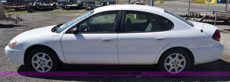 image for item L3812 2006 Ford Taurus SE