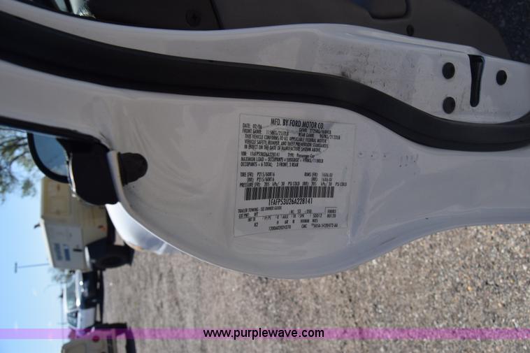 image for item L3812 2006 Ford Taurus SE