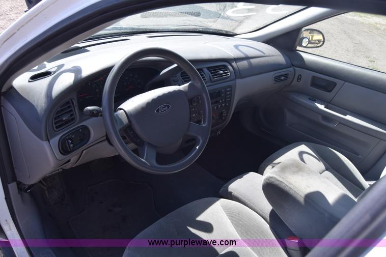 image for item L3812 2006 Ford Taurus SE