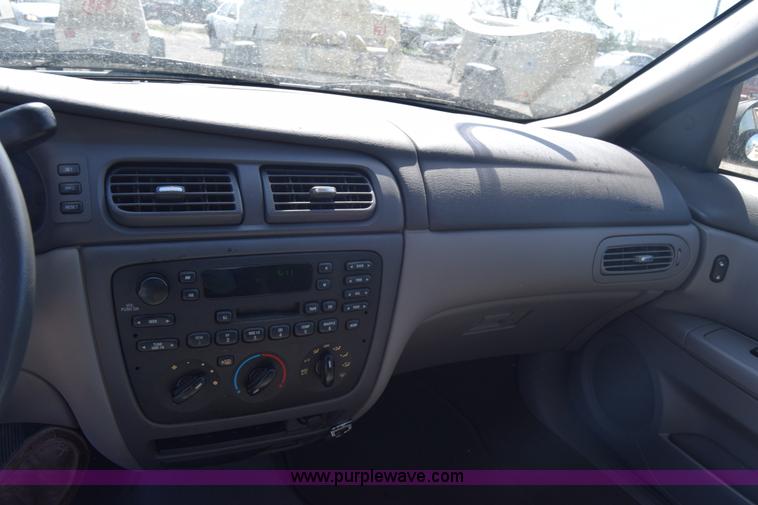 image for item L3812 2006 Ford Taurus SE