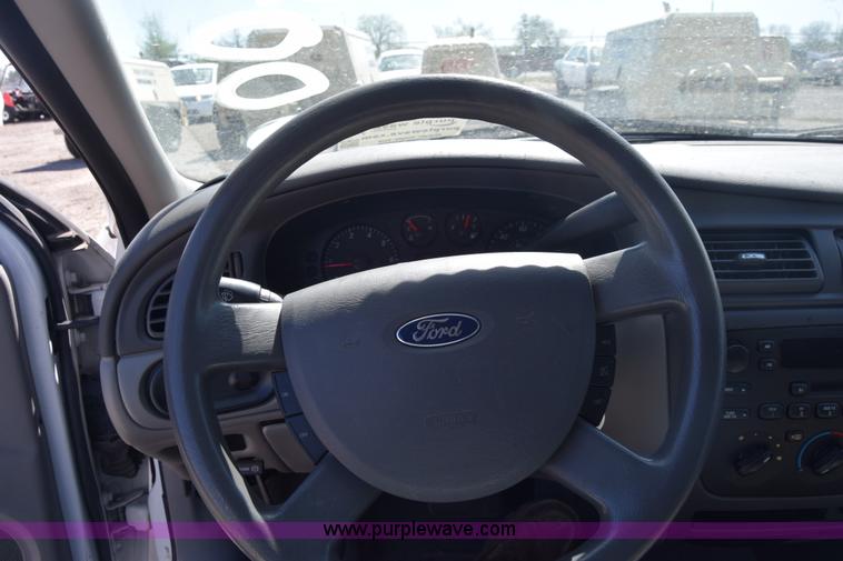 image for item L3812 2006 Ford Taurus SE