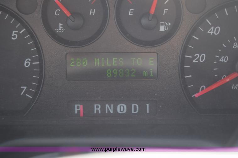 image for item L3812 2006 Ford Taurus SE