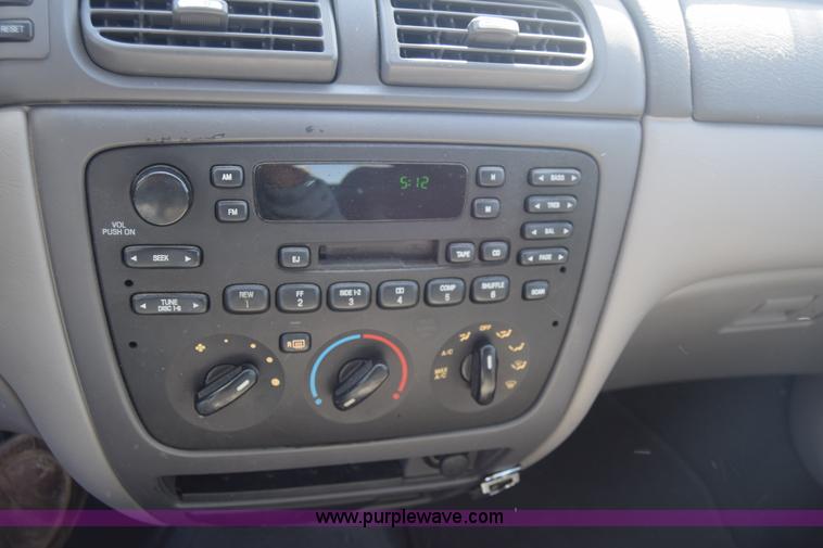 image for item L3812 2006 Ford Taurus SE