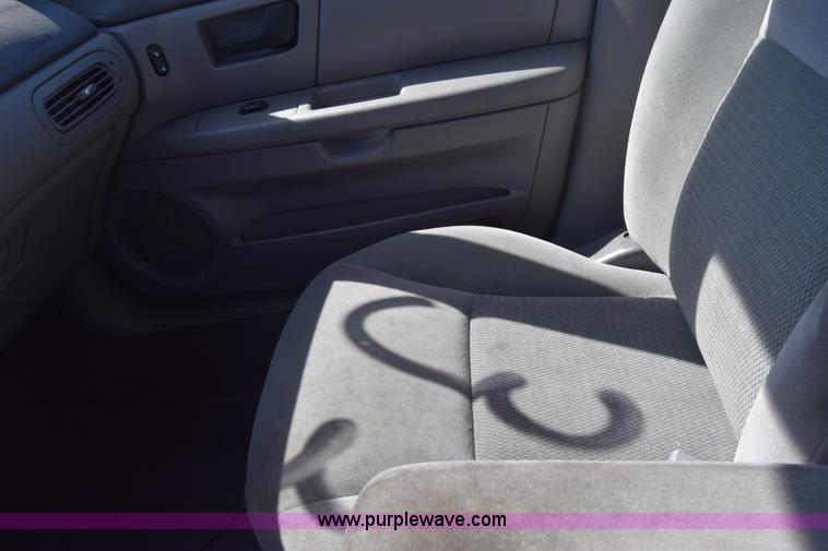 image for item L3812 2006 Ford Taurus SE