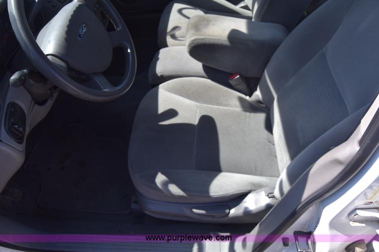 image for item L3812 2006 Ford Taurus SE