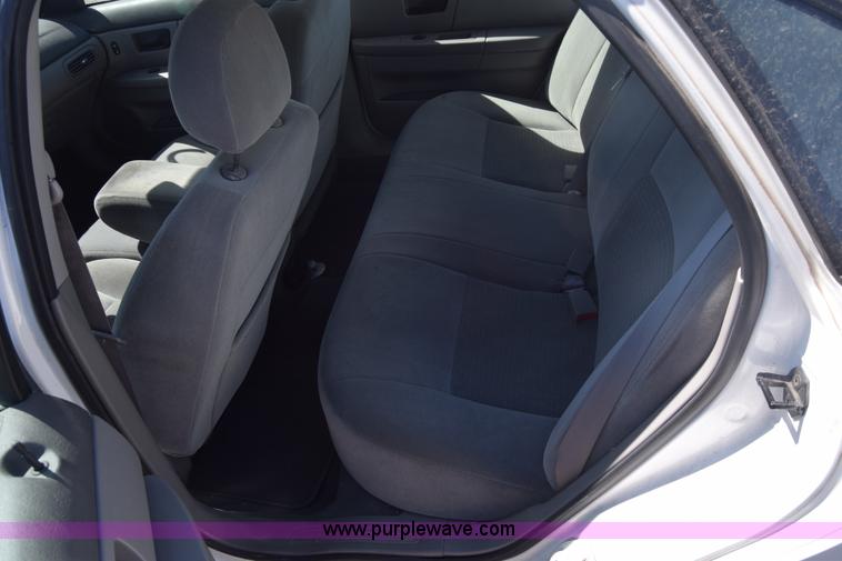 image for item L3812 2006 Ford Taurus SE