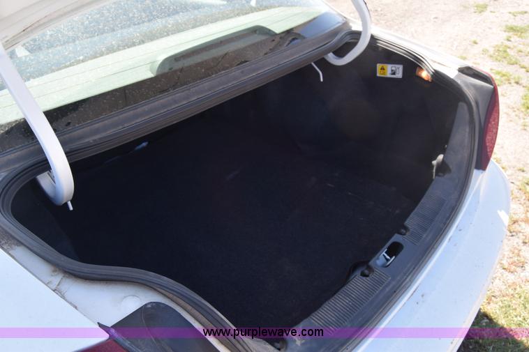 image for item L3812 2006 Ford Taurus SE