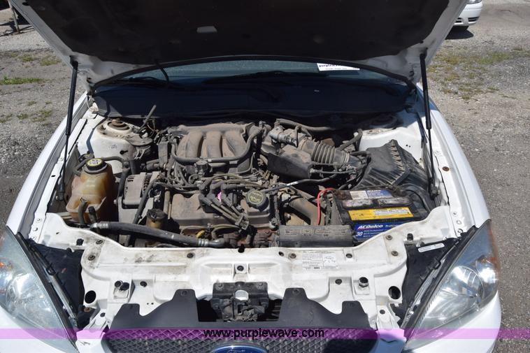 image for item L3812 2006 Ford Taurus SE