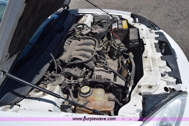 image for item L3812 2006 Ford Taurus SE