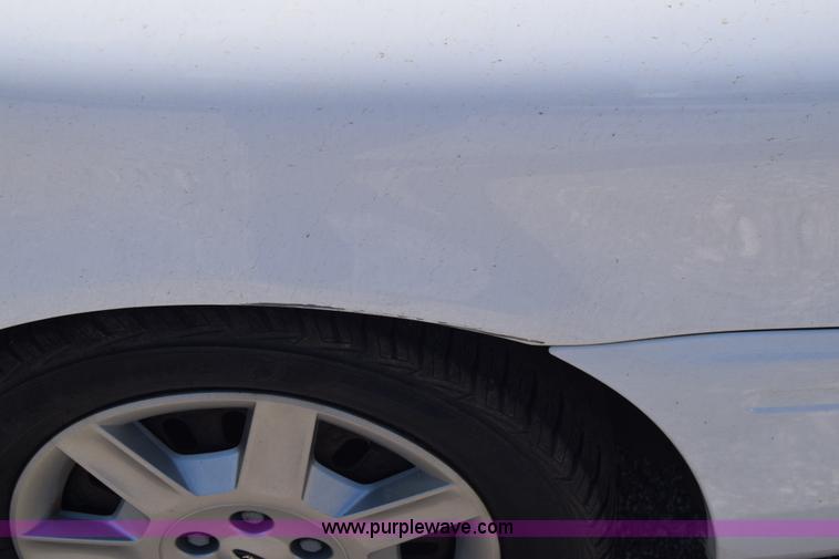 image for item L3812 2006 Ford Taurus SE