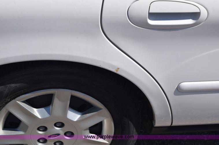 image for item L3812 2006 Ford Taurus SE