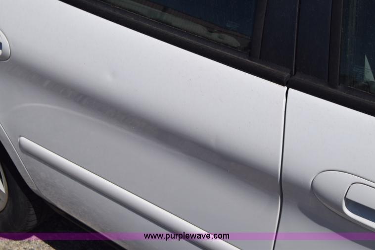 image for item L3812 2006 Ford Taurus SE