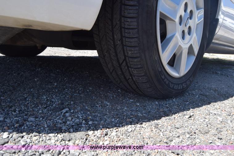 image for item L3812 2006 Ford Taurus SE