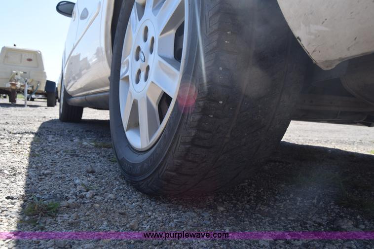 image for item L3812 2006 Ford Taurus SE