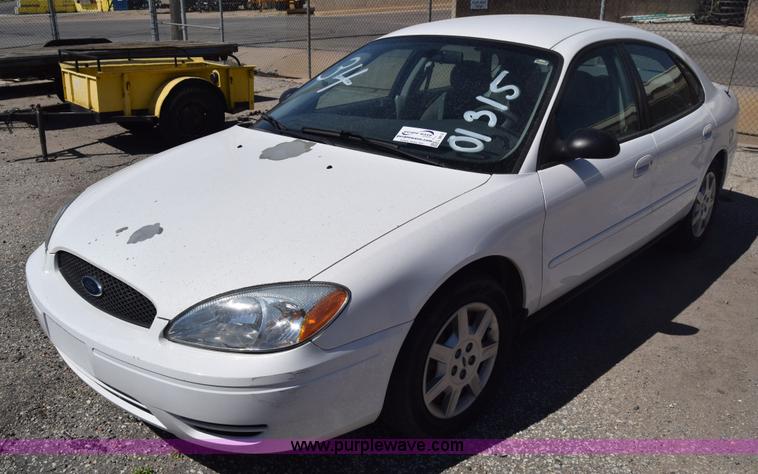 image for item L3813 2007 Ford Taurus SE