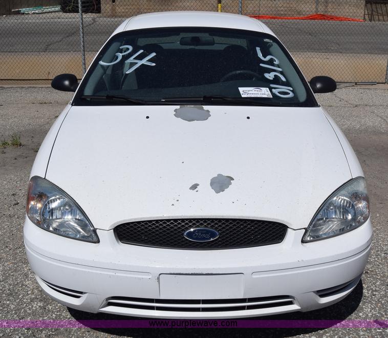 image for item L3813 2007 Ford Taurus SE