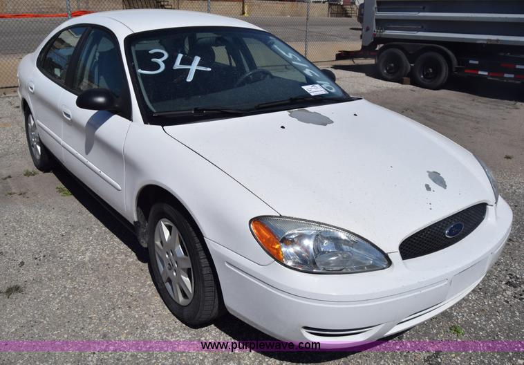 image for item L3813 2007 Ford Taurus SE