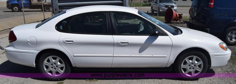image for item L3813 2007 Ford Taurus SE