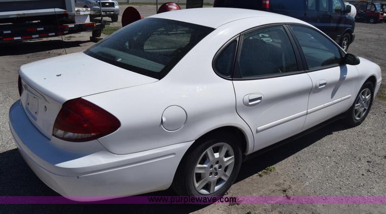 image for item L3813 2007 Ford Taurus SE