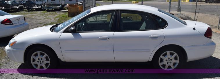 image for item L3813 2007 Ford Taurus SE