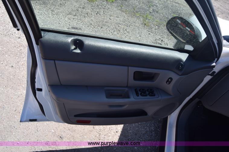 image for item L3813 2007 Ford Taurus SE