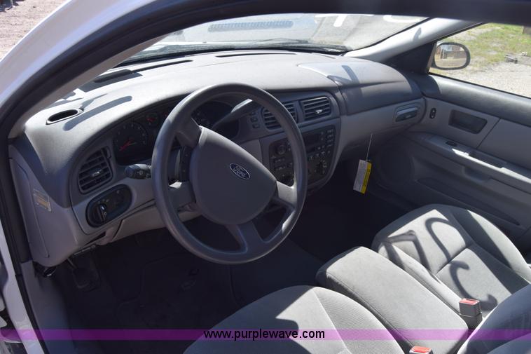 image for item L3813 2007 Ford Taurus SE