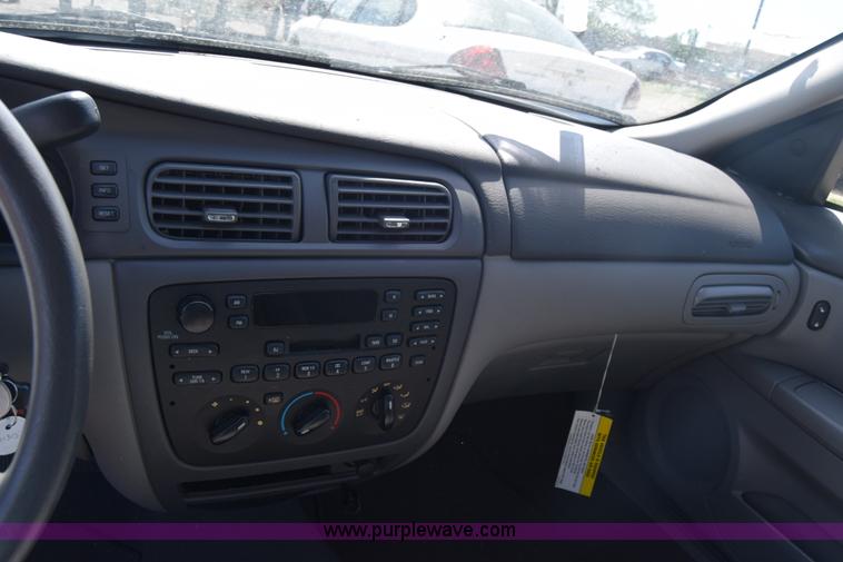 image for item L3813 2007 Ford Taurus SE