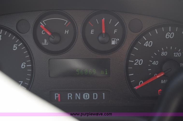 image for item L3813 2007 Ford Taurus SE