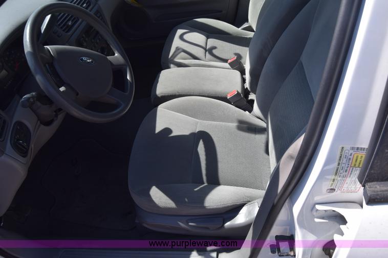 image for item L3813 2007 Ford Taurus SE