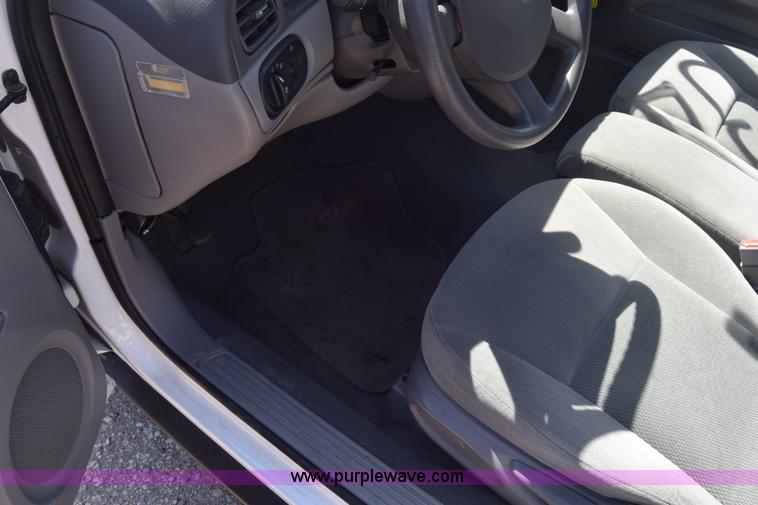 image for item L3813 2007 Ford Taurus SE