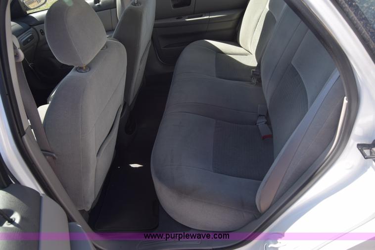 image for item L3813 2007 Ford Taurus SE