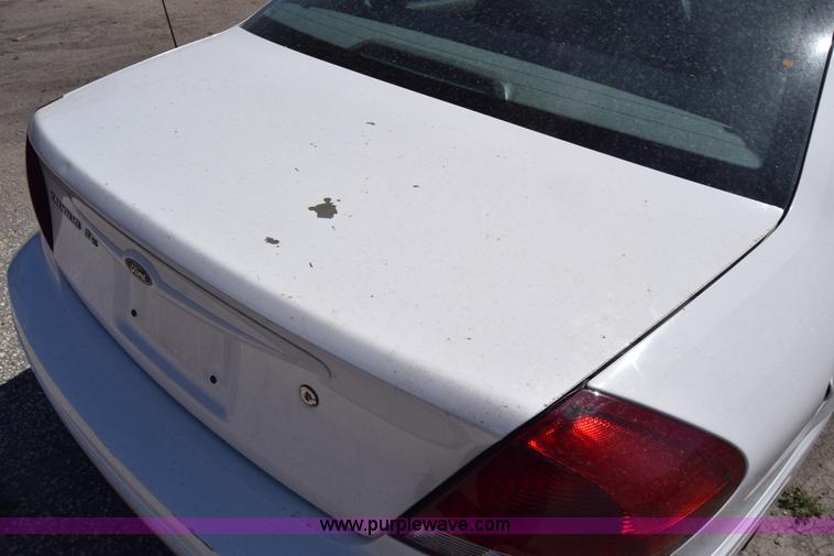 image for item L3813 2007 Ford Taurus SE