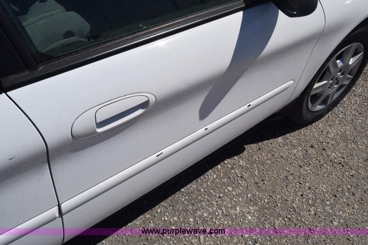 image for item L3813 2007 Ford Taurus SE