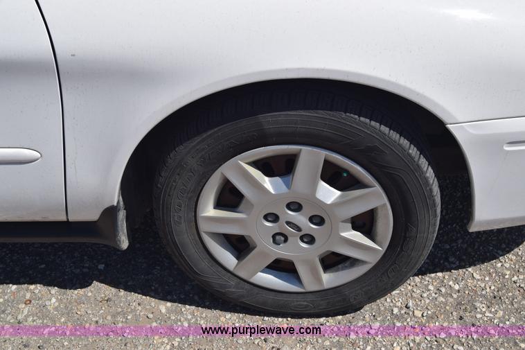 image for item L3813 2007 Ford Taurus SE